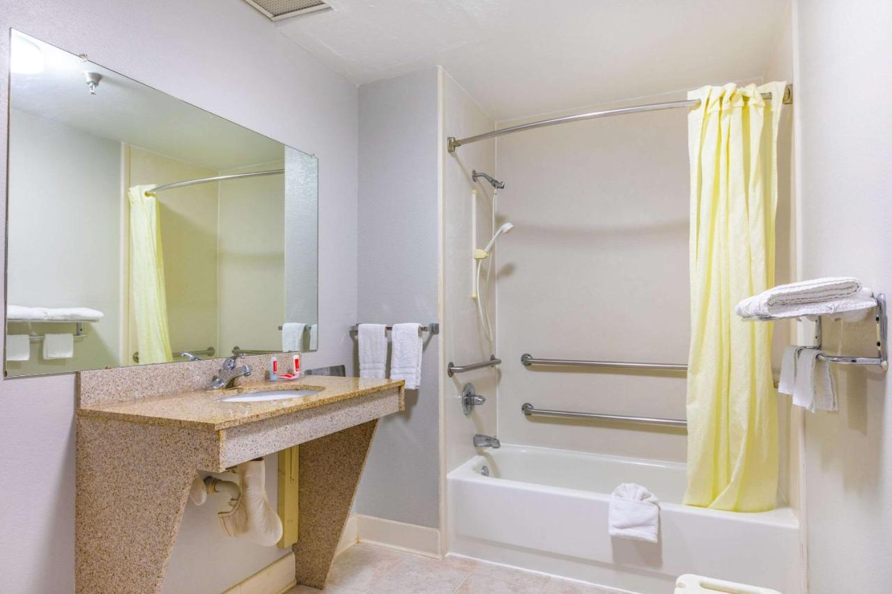 Royal Palms Inn Stockbridge Ngoại thất bức ảnh