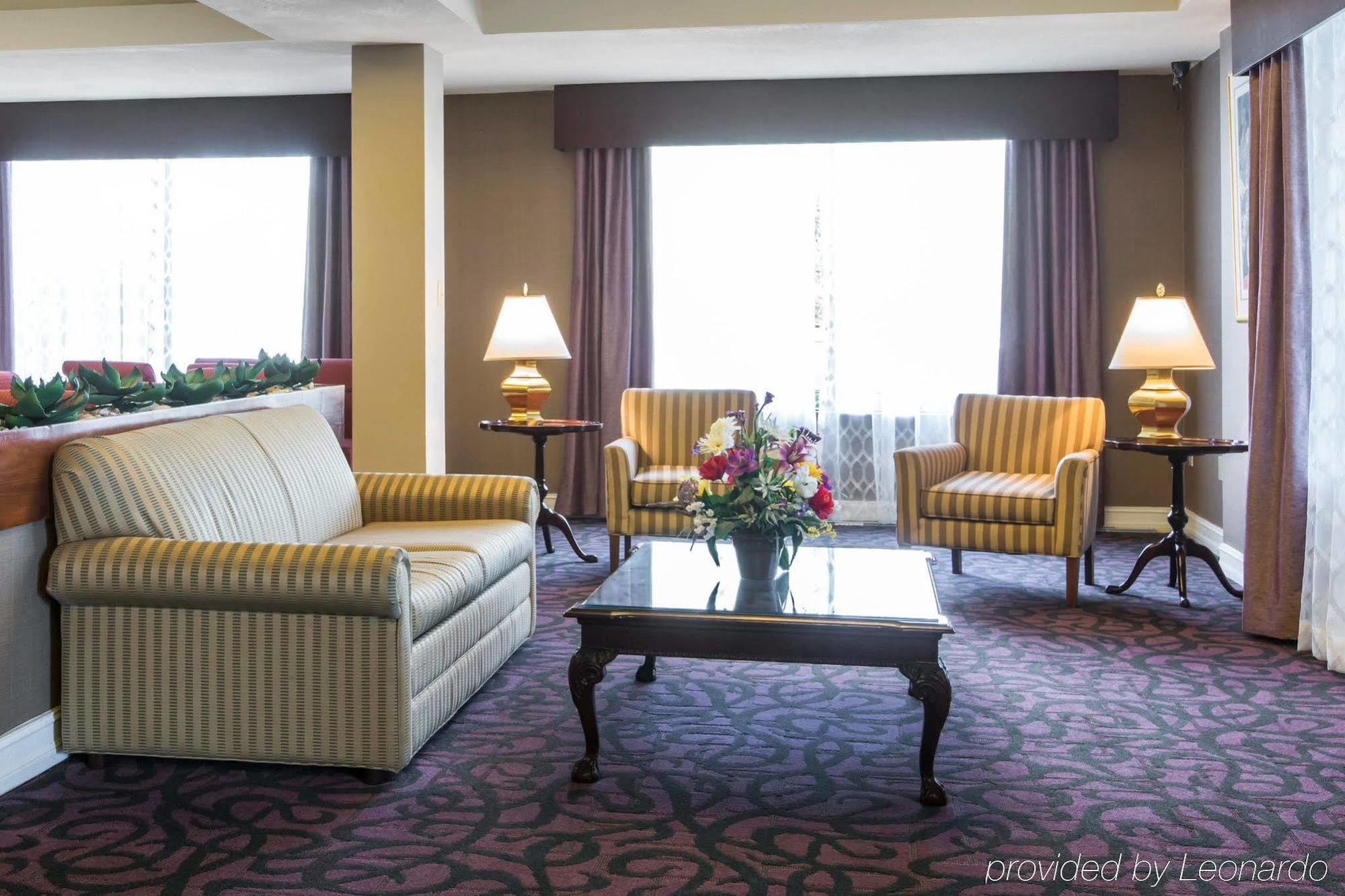 Royal Palms Inn Stockbridge Ngoại thất bức ảnh