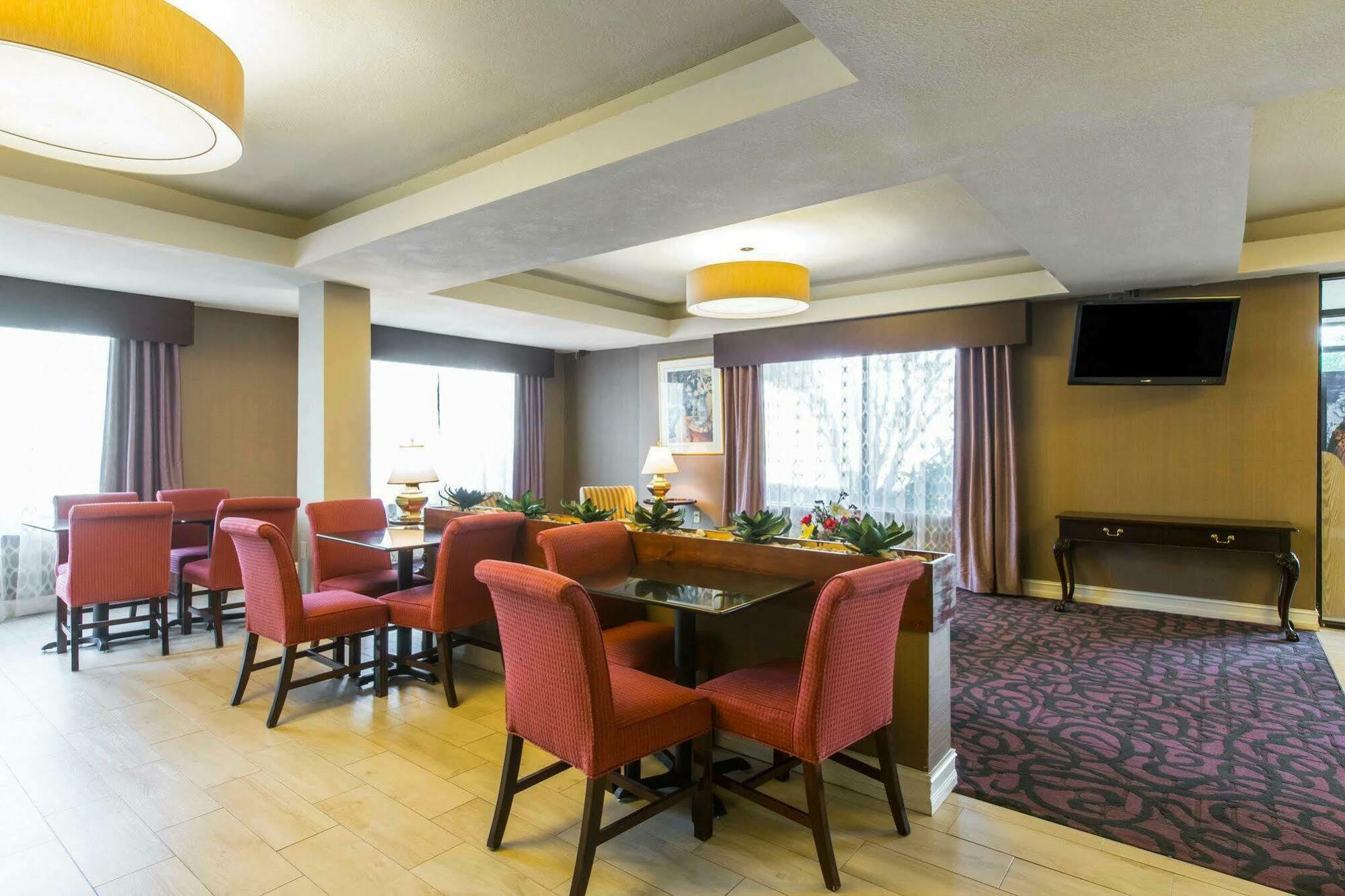 Royal Palms Inn Stockbridge Ngoại thất bức ảnh